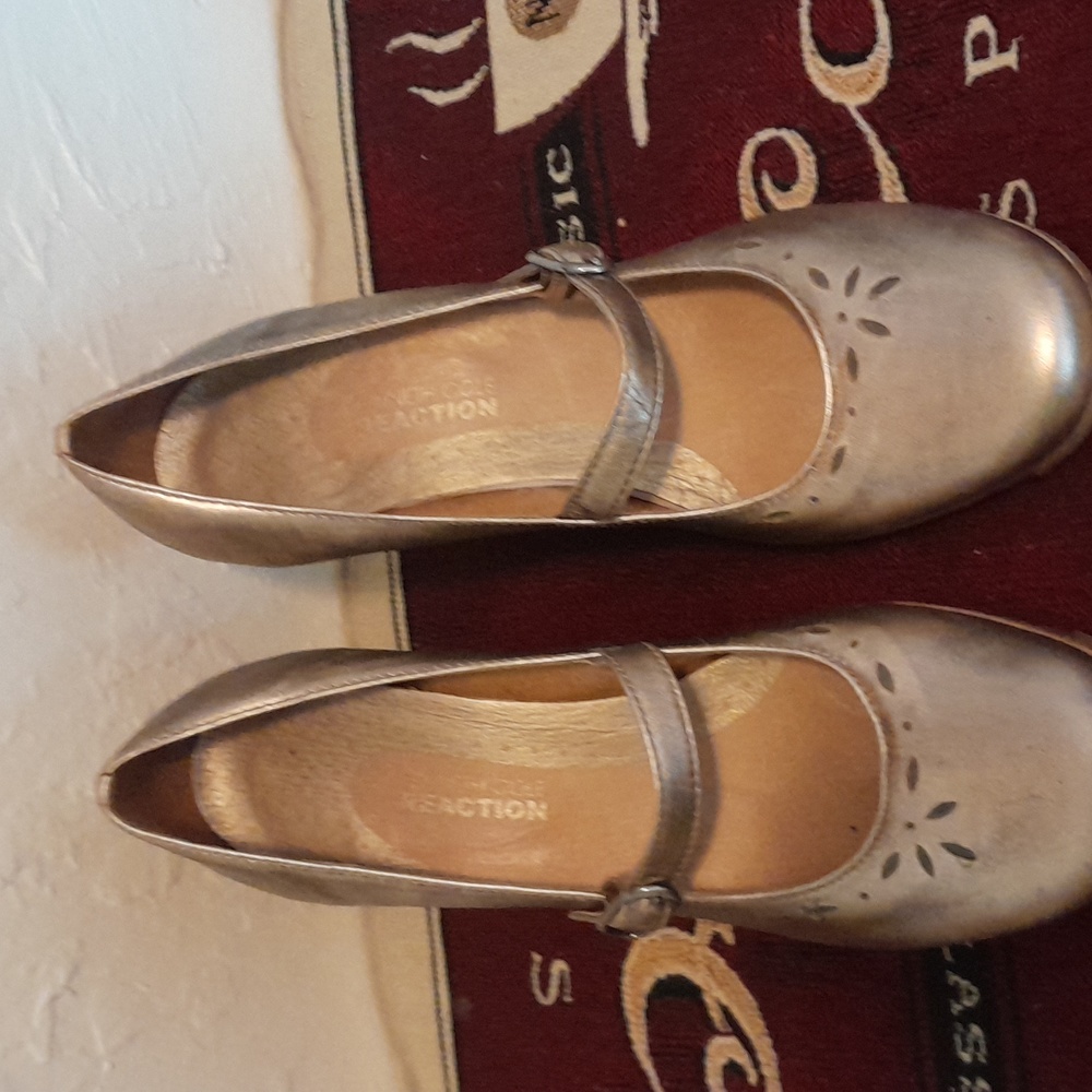 Kenneth Cole Reaction. Wedges